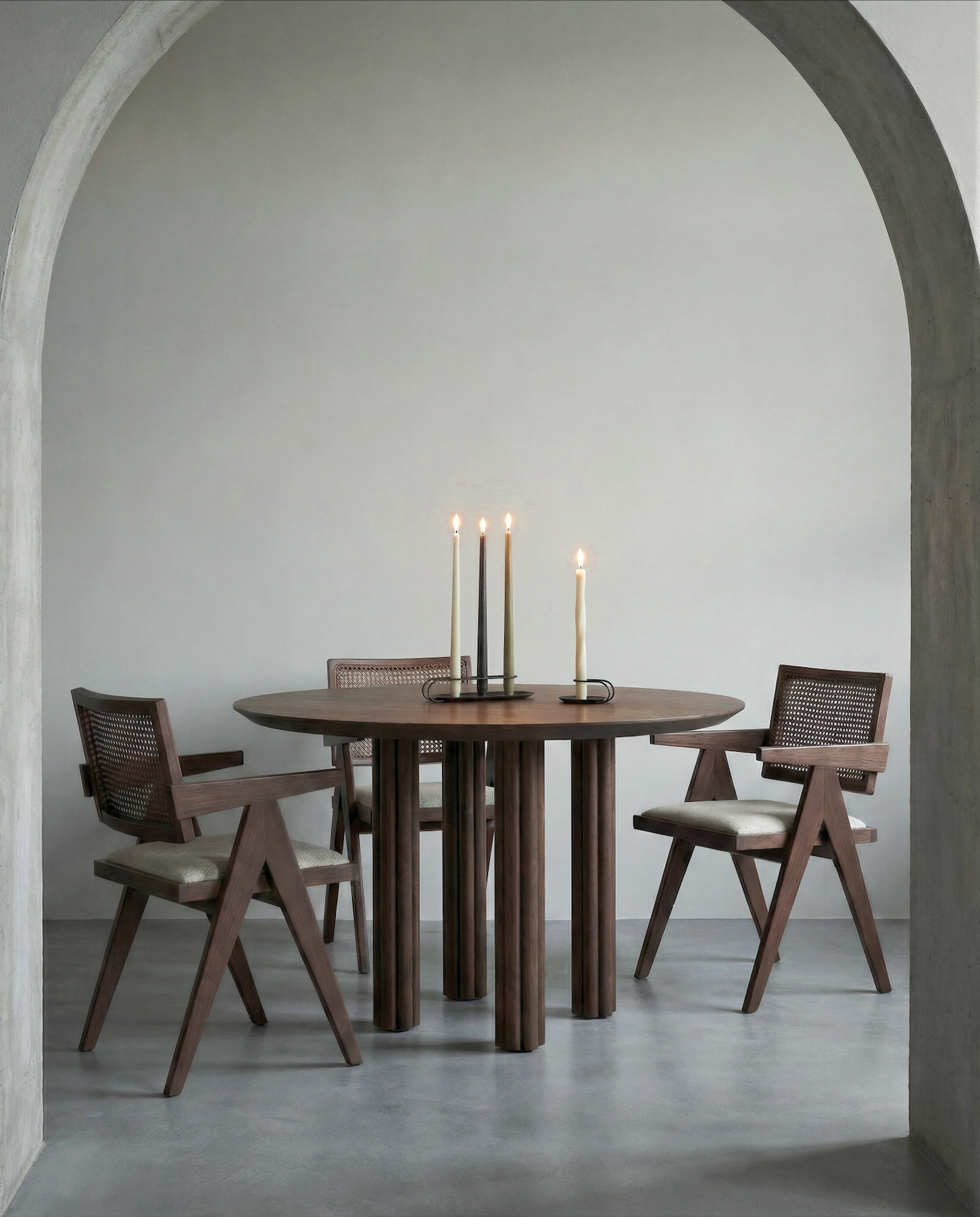 Komo - Yuvarlak Ceviz Yemek Masası