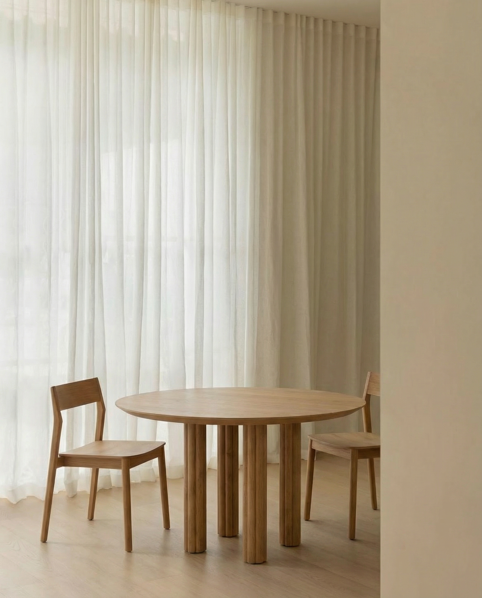 Komo - Yuvarlak Meşe Yemek Masası